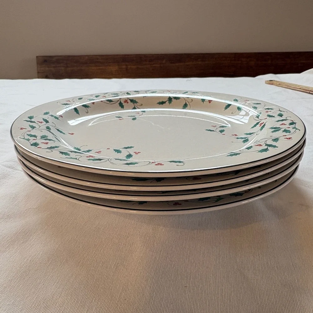Ming Pao Holly Lace Christmas Dinner Plates Set of 4 Holly‎ Berry China 10.5 in